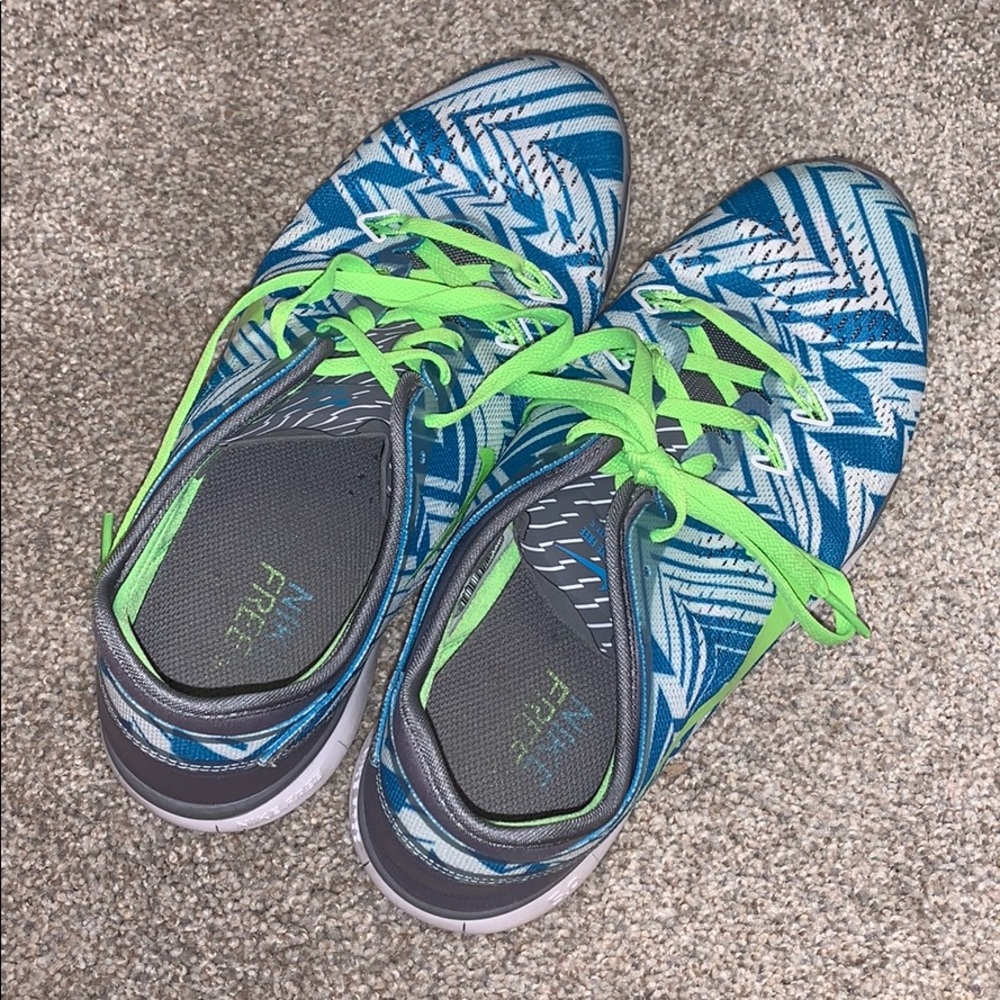 Woman’s 7.5 NIKE shoes - Picture 7 of 7